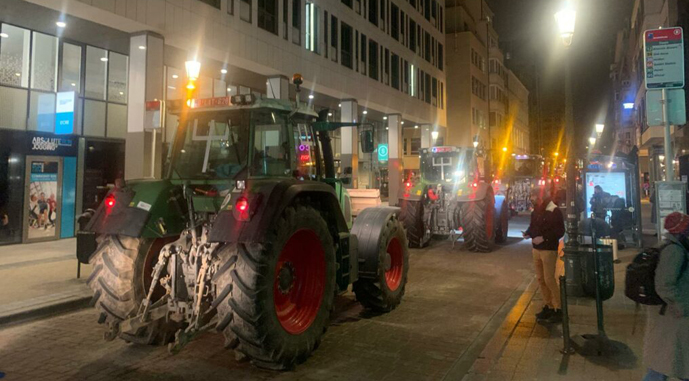 Ви зараз переглядаєте Протести фермерів: до Брюсселя з’їжджається сільгосптехніка