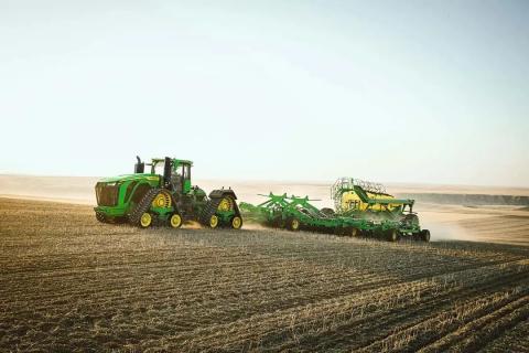 Ви зараз переглядаєте Новий трактор John Deere із розширеними можливостями інтелектуального землеробства