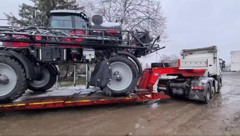 Ви зараз переглядаєте AMAKO відвантажила перший обприскувач Massey Ferguson 535R