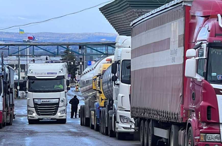 Ви зараз переглядаєте У пункту пропуску «Угринів-Долгобичув» польські фермери поновили блокування