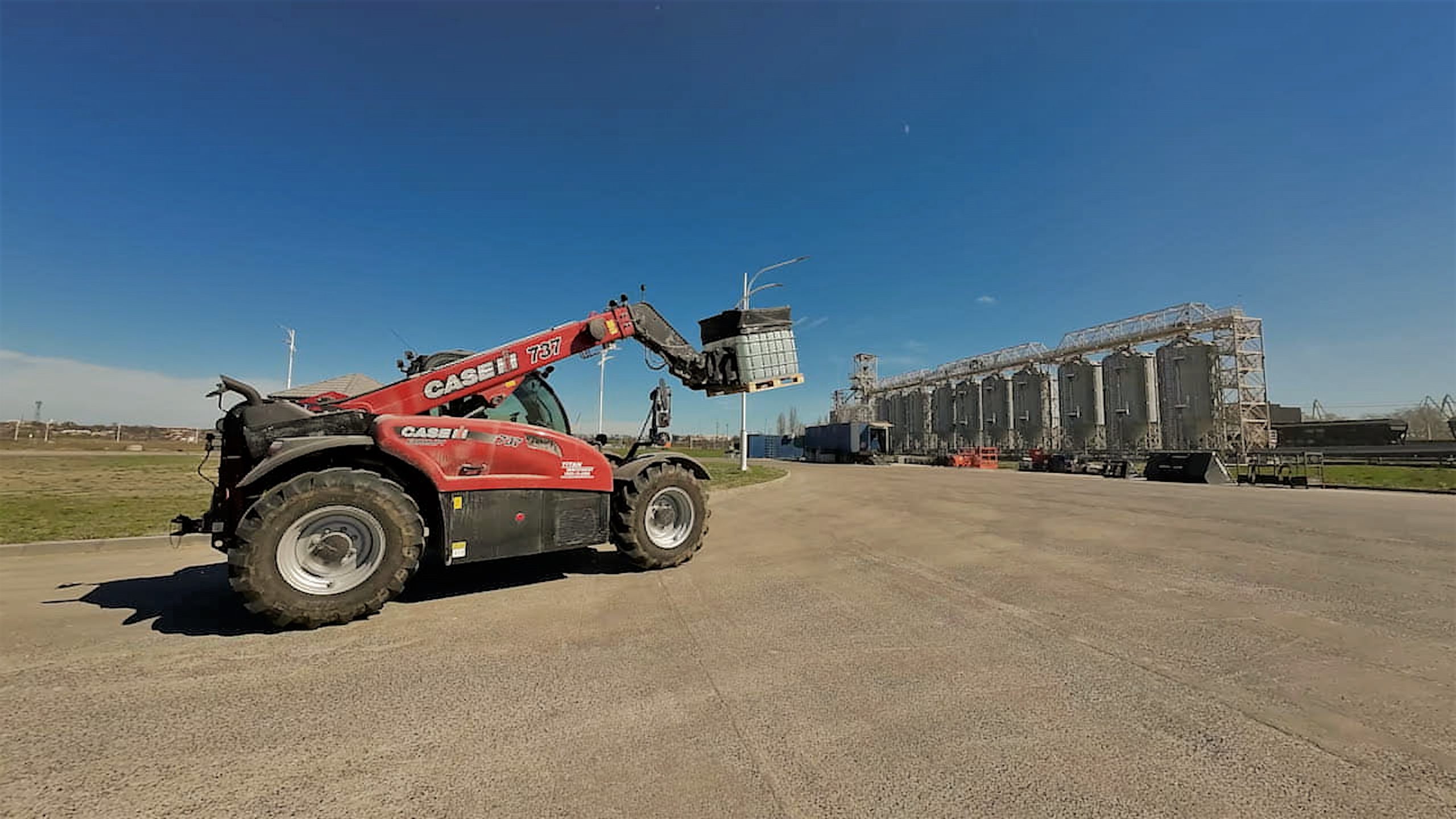 НІБУЛОН придбав навантажувачі Case IH Farmlift за ексклюзивною пропозицією від Тайтен Машинері Україна1