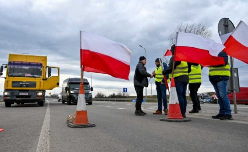 Ви зараз переглядаєте Польські фермери на 48 годин заблокували рух на кордоні з Україною