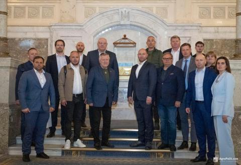 Ви зараз переглядаєте Україна планує підписати у липні меморандум про повну зупинку російського агроекспорту до ЄС – деталі