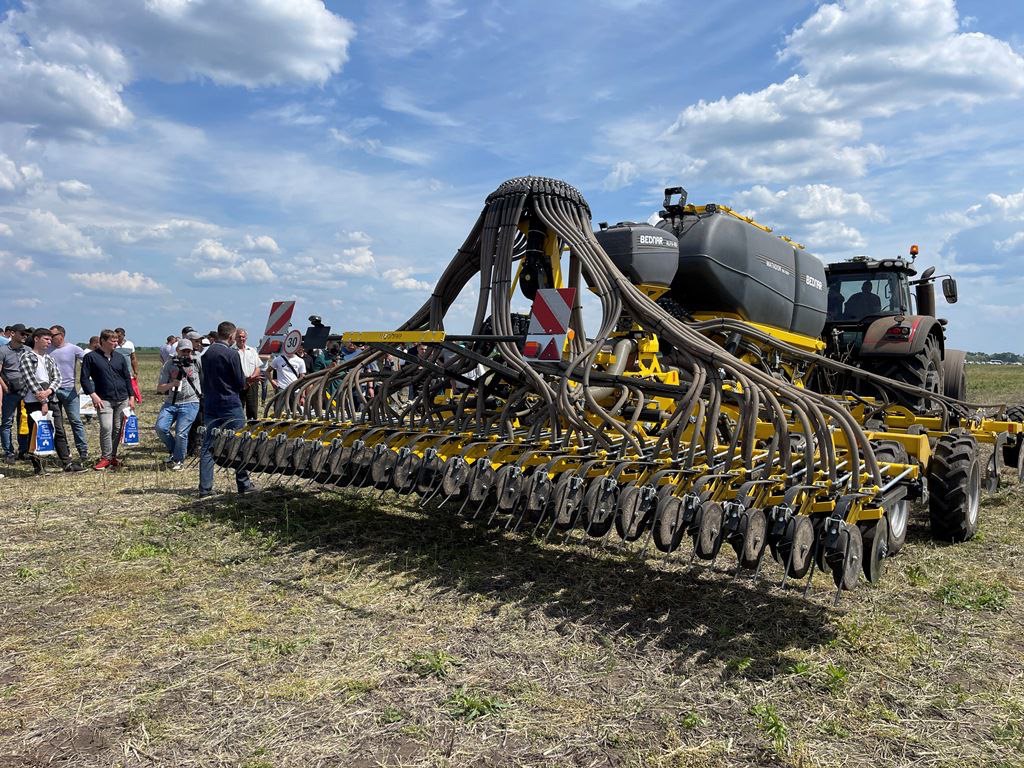 На виставці AGRO Challenge BEDNAR представив сівалку  MATADOR MO 60001