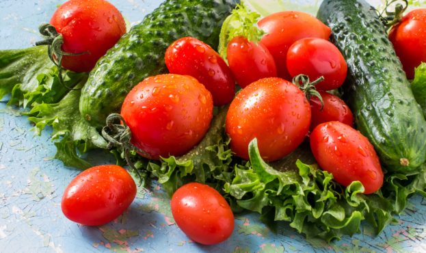 Ви зараз переглядаєте В Україні знизилися ціни на огірки та помідори