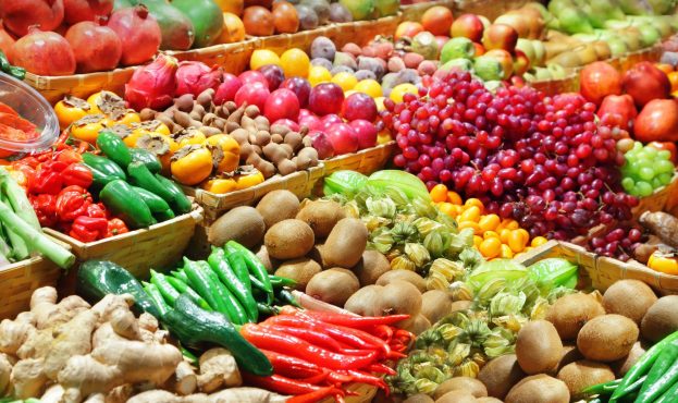 Ви зараз переглядаєте Стало відомо, як відключення світла вплинуть на ціни на овочі та фрукти влітку