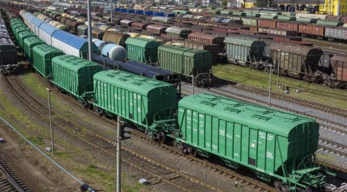 Ви зараз переглядаєте До українських портів залізницею везуть менше зерна