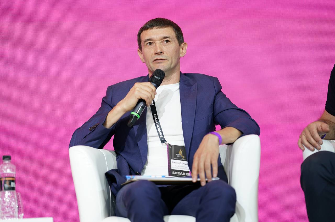Ви зараз переглядаєте Зниження залізничних тарифів – це плюс $5 на тонні зерна для аграріїв прифронтових територій, – Олександр Буюклі