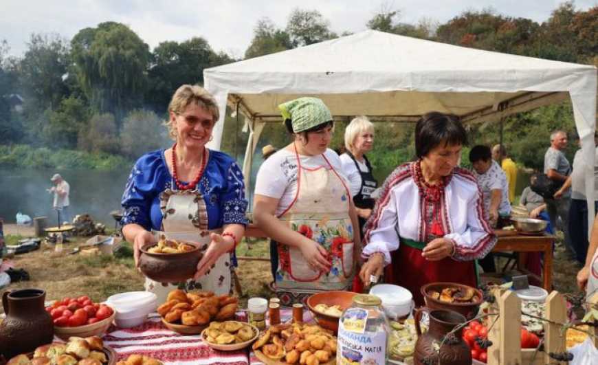 Ви зараз переглядаєте На картопляному фестивалі на Житомирщині зібрали 157 тис. грн на виготовлення дронів