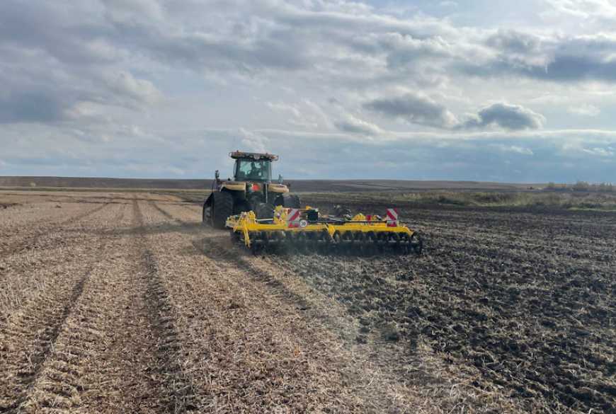 Ви зараз переглядаєте Польові випробування FENIX PROFI: аграрії оцінюють новий культиватор BEDNAR