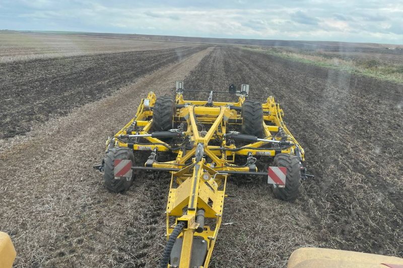 BEDNAR демонструє новий стерньовий культиватор FENIX PROFI на полях України3