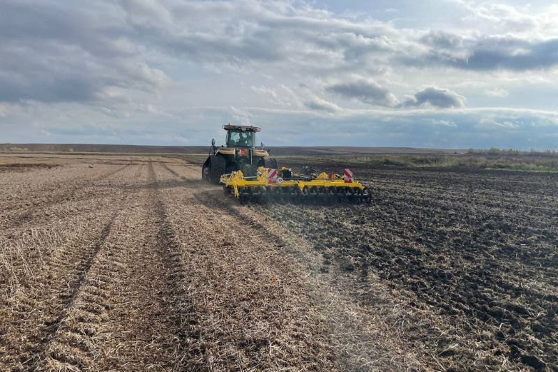 BEDNAR демонструє новий стерньовий культиватор FENIX PROFI на полях України6