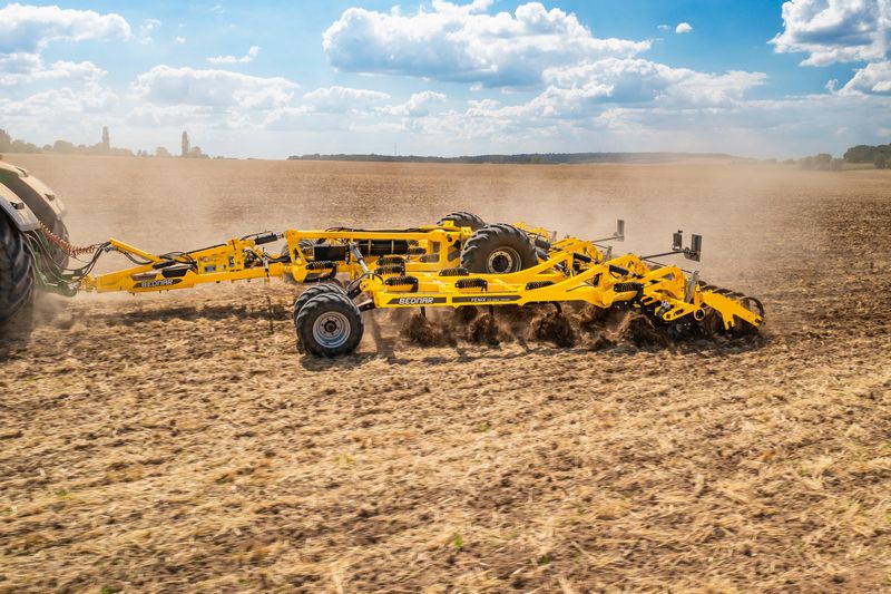 Ви зараз переглядаєте Культиватор FENIX для інтенсивного обробітку ґрунту: названо переваги