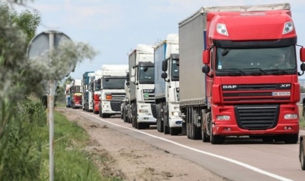 Ви зараз переглядаєте В Україні зросли тарифи на перевезення агропродукції вантажівками до ЄС