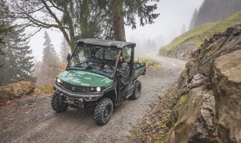 Ви зараз переглядаєте John Deere представив новий позашляховик Gator XUV 875M