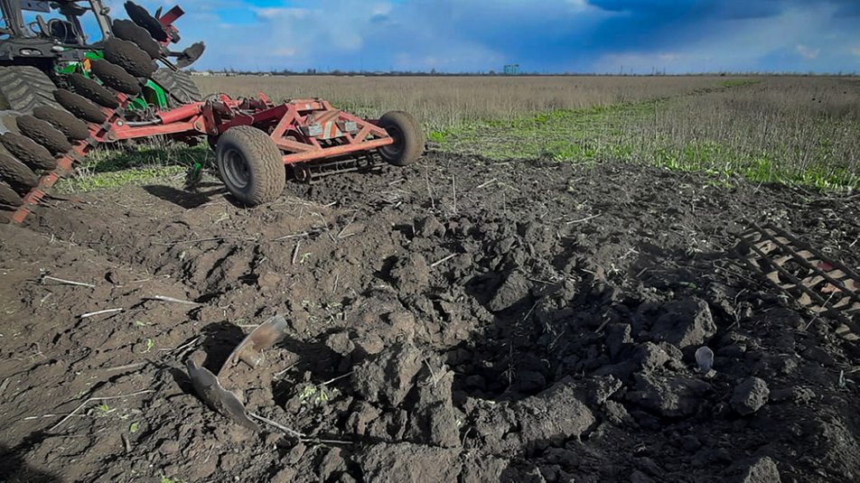 На Миколаївщині трактор підірвався на замінованому полі1