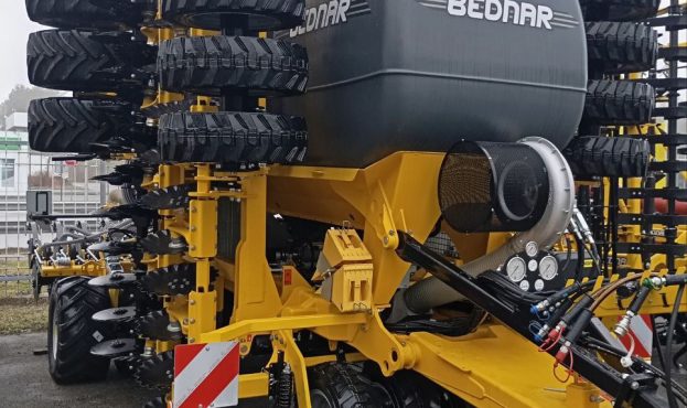 Ви зараз переглядаєте Сівалка Bednar Omega OO FL – це універсальний посівний агрегат