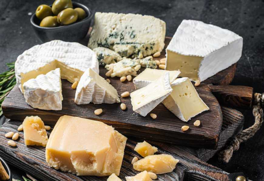 Ви зараз переглядаєте Через мита Трампа може збільшитися імпорт сирів із ЄС до України