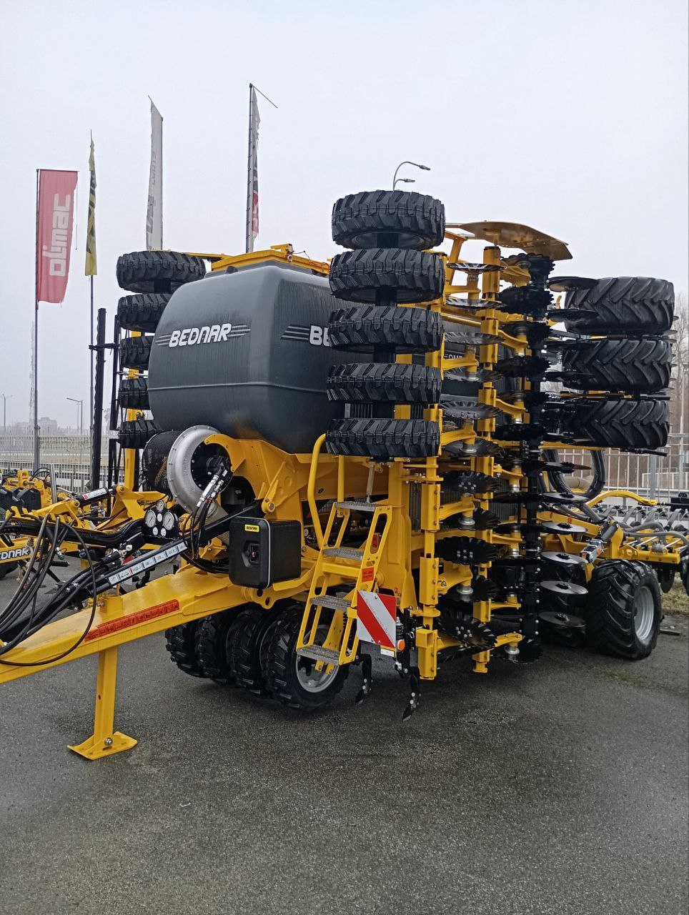 Сівалка Bednar Omega OO FL – це універсальний посівний агрегат1