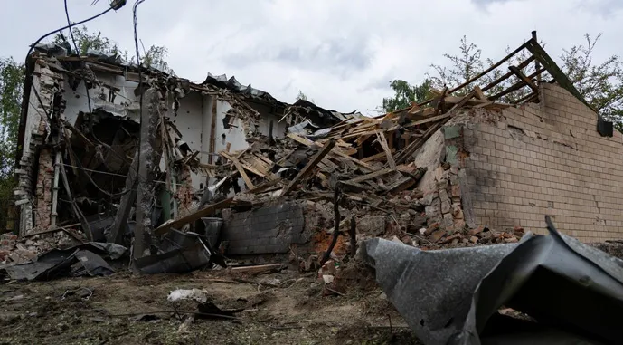 Ви зараз переглядаєте На Черніговщині російська ракета влучила у птахо-племінний комплекс