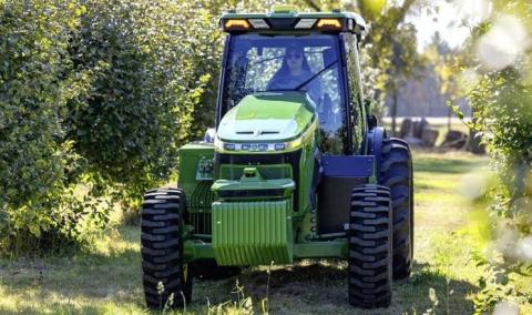 Ви зараз переглядаєте Електротрактор John Deere E-Power хвалять за тиху роботу та легше керування