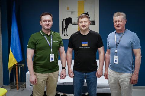 Ви зараз переглядаєте Віталій Коваль ознайомився з роботою провідного українського виробника ветеринарних препаратів
