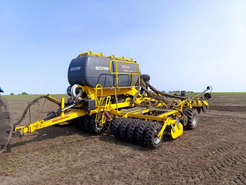 Ви зараз переглядаєте Сівалка OMEGA OO_FL від BEDNAR призначена для посіву кількох культур за один прохід