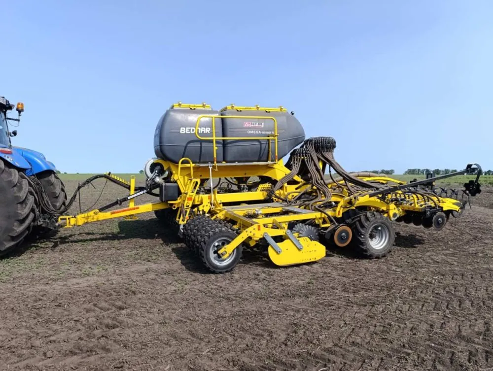 Сівалка OMEGA OO_FL від BEDNAR призначена для посіву кількох культур за один прохід1