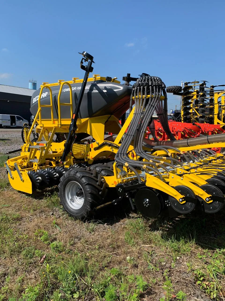 Перша в Україні: BEDNAR поставила нову сівалку OMEGA OO 3000 L4