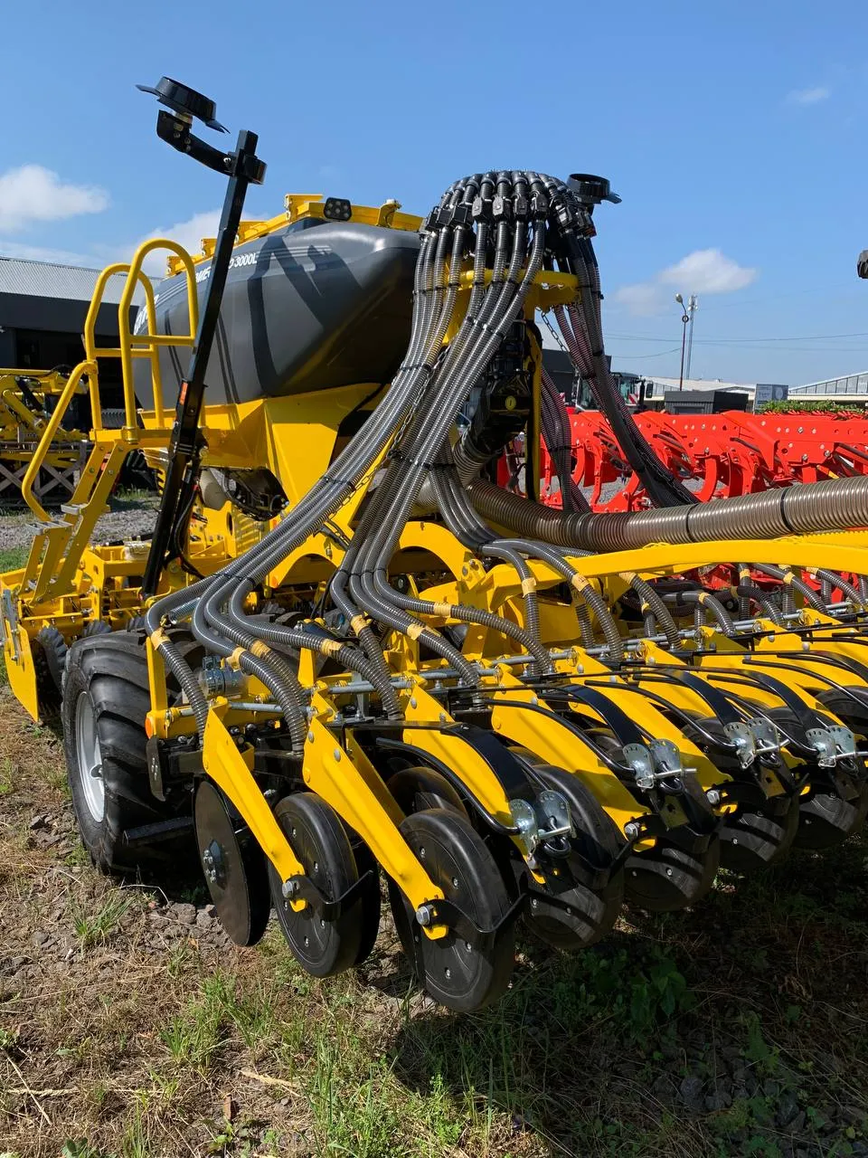 Перша в Україні: BEDNAR поставила нову сівалку OMEGA OO 3000 L1