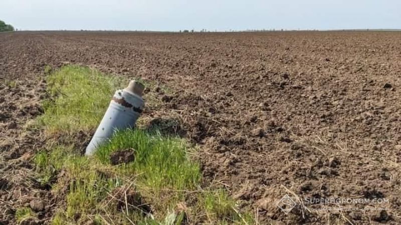 Ви зараз переглядаєте На Сумщині аграрії ховають техніку в лісах, полюють на дрони та працюють під обстрілами