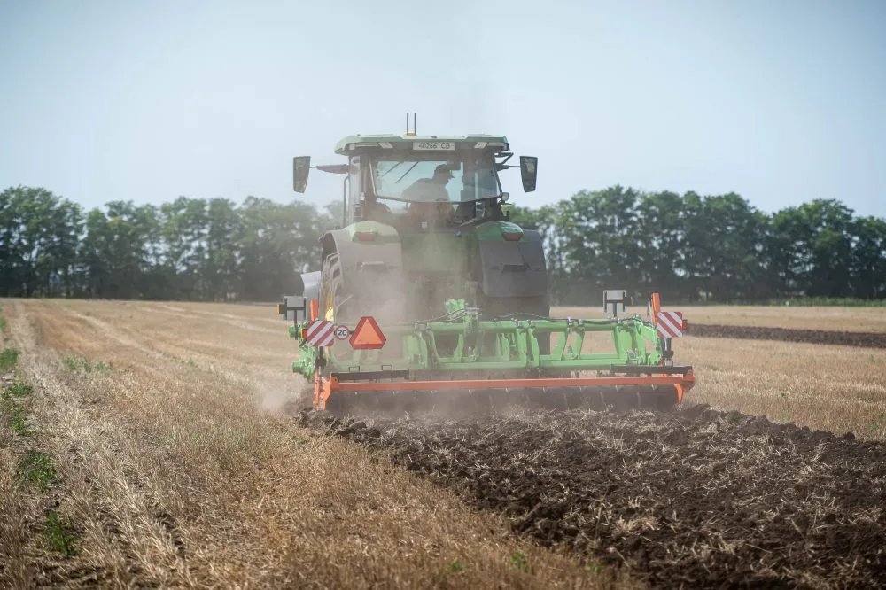 УКАБ Агротехнології 2025: як АгроРеспубліка стала наймасштабнішою польовою локацією року6