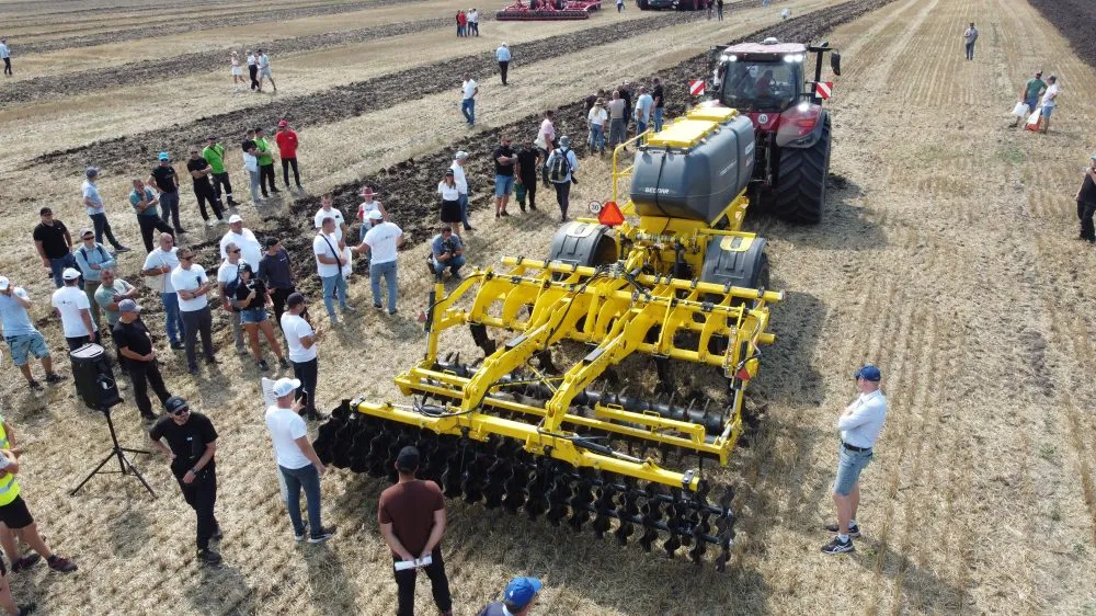 УКАБ Агротехнології 2025: як АгроРеспубліка стала наймасштабнішою польовою локацією року4