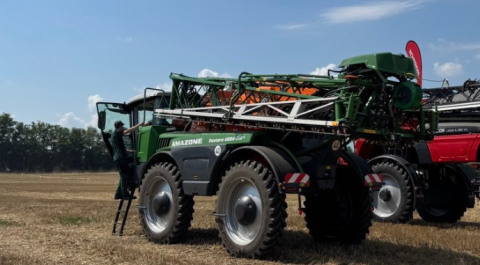 Ви зараз переглядаєте Amazone показала роботу самохідного обприскувача
