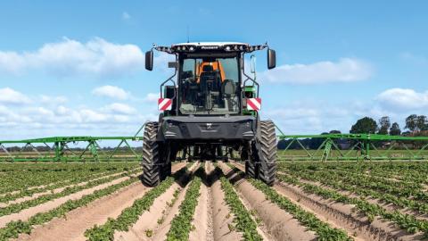 Ви зараз переглядаєте Amazone представила оновлений самохідний обприскувач Pantera 7004