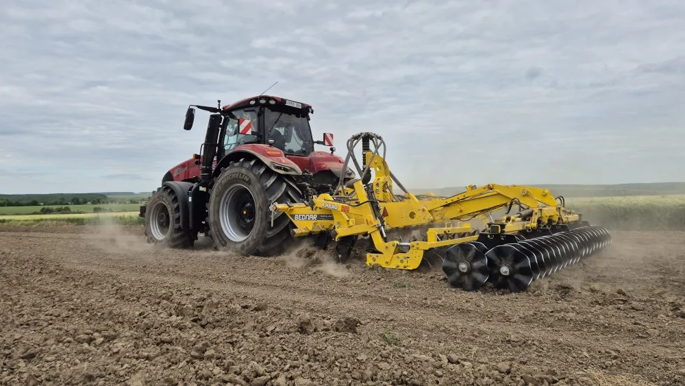 Ви зараз переглядаєте ГК Енселко розпочинає роботу з новими глибокорозпушувачами у поєднанні з бункерами BEDNAR