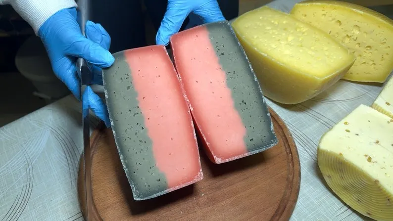 На Волині подружжя започаткувало власну сироварню та виготовляє понад 20 видів сирів2