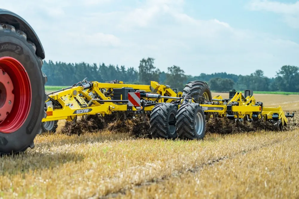 Універсальний культиватор BEDNAR FENIX: глибокий обробіток ґрунту для цілорічного використання3