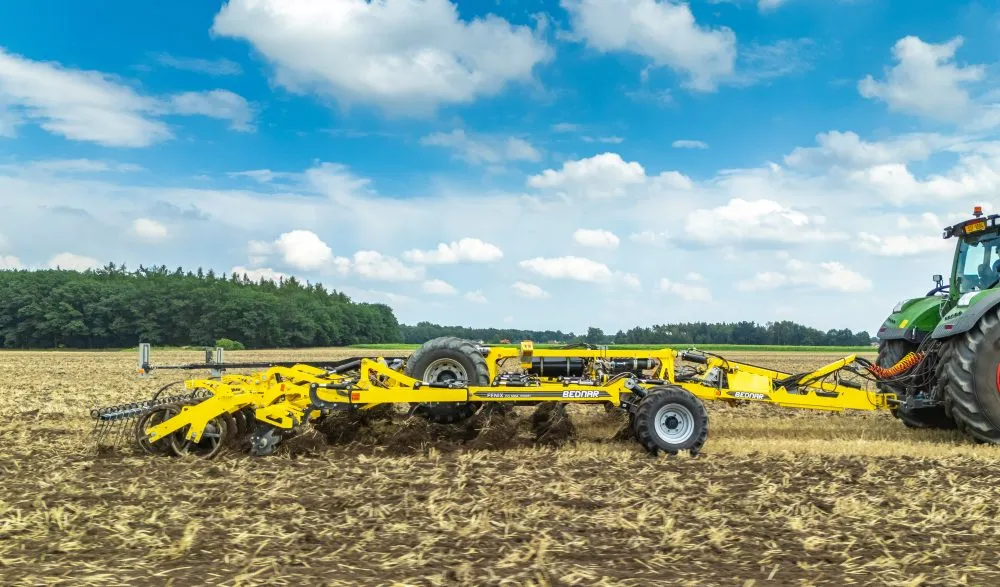 Ви зараз переглядаєте Універсальний культиватор BEDNAR FENIX: глибокий обробіток ґрунту для цілорічного використання