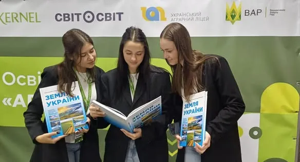 Ви зараз переглядаєте В Україні створили посібник для школярів про землю та професії в агро