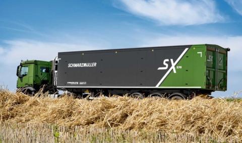 Ви зараз переглядаєте Krone показала новий причіп Schwarzmüller SX для аграрних вантажівок
