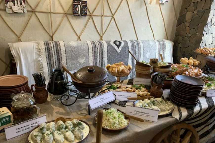 Ви зараз переглядаєте Рекорд України: у Львові приготували два десятки автентичних бойківських страв