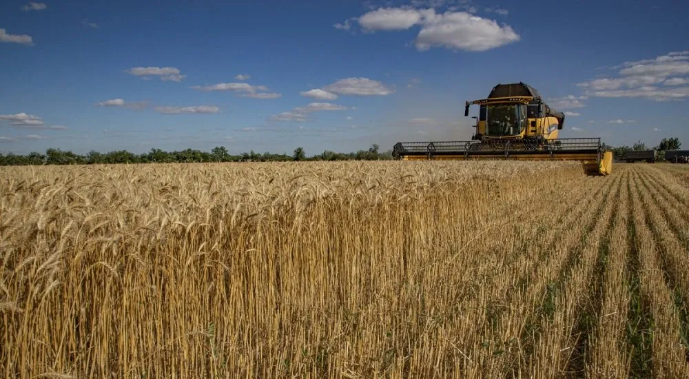 Ви зараз переглядаєте Українські аграрії завершують сезон зі значними обсягами збору зернових та олійних