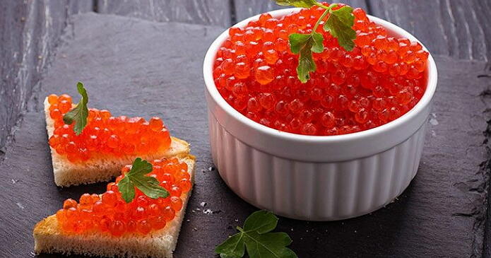 Ви зараз переглядаєте Скільки насправді має коштувати червона ікра в українських магазинах