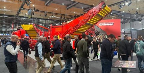 Ви зараз переглядаєте Німецький виробник с/г техніки презентував нове покоління картоплезбирального комбайна Varitron