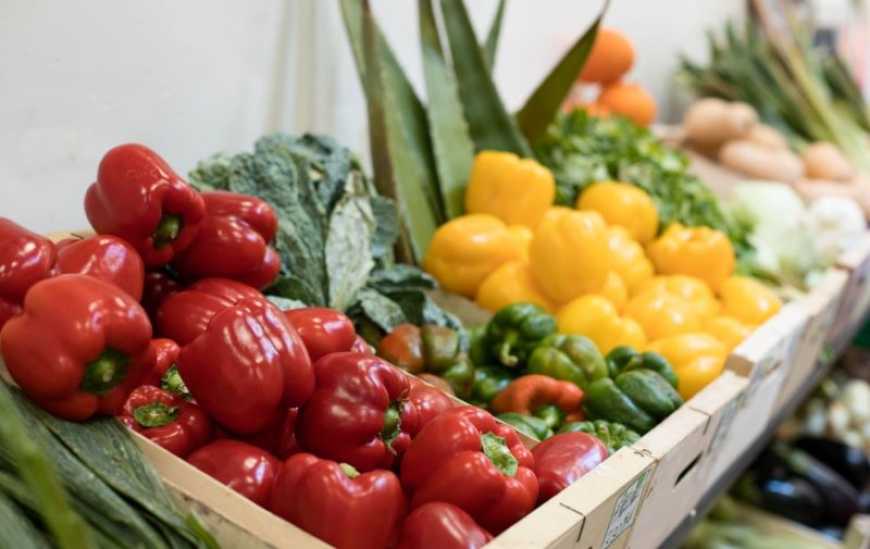 Ви зараз переглядаєте Частка місцевих тепличних овочів в Україні взимку ледь сягає 10% – експерт