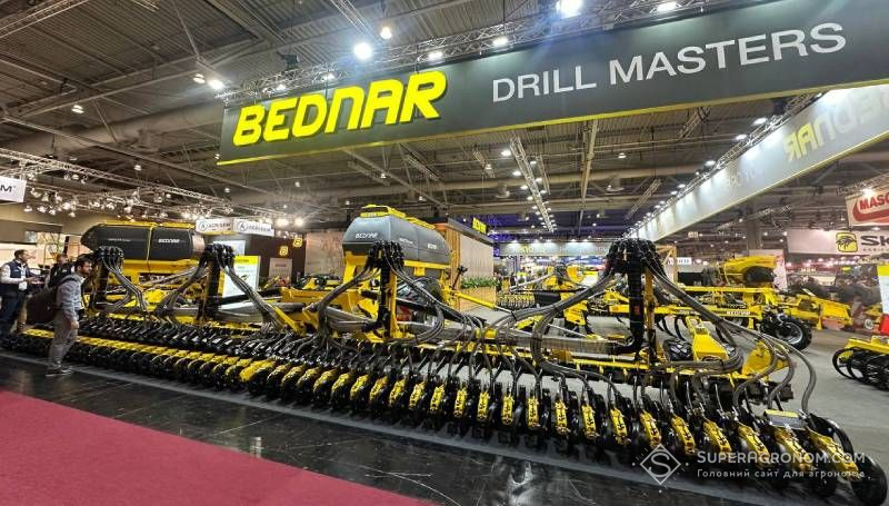 Ви зараз переглядаєте Новинки техніки з обробітку ґрунту, сівби та управління пожнивними рештками від BEDNAR на AGRITECHNICA 2025
