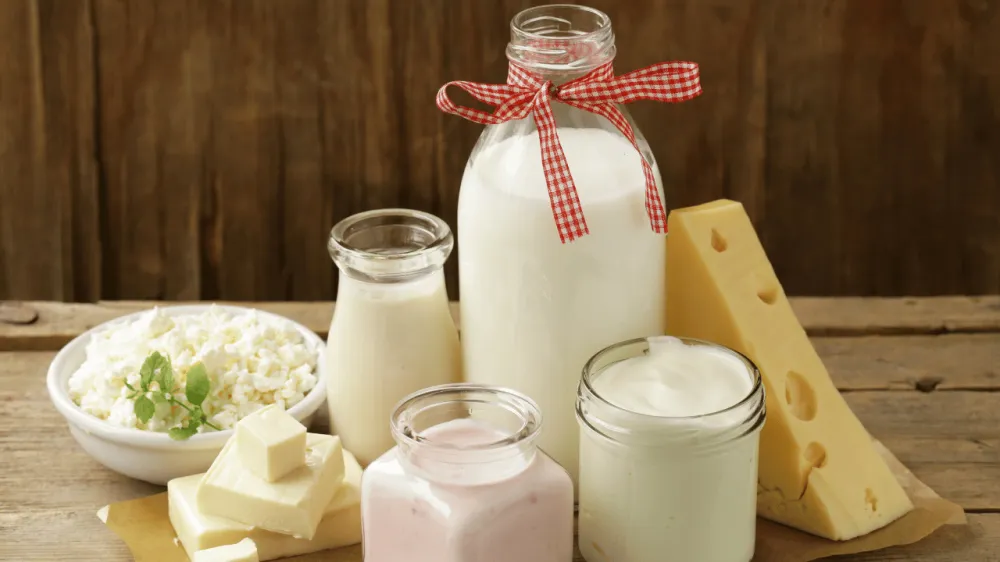 Ви зараз переглядаєте Українцям прогнозують подорожчання молочних продуктів уже в січні