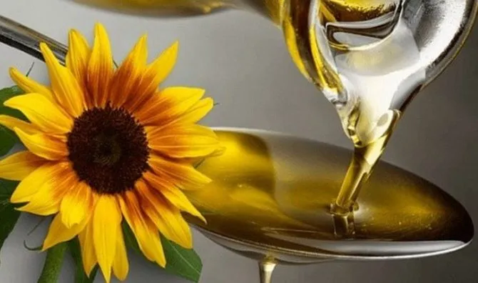 Ви зараз переглядаєте Світові ціни на соняшникову олію зросли на $100 через дефіцит української продукції