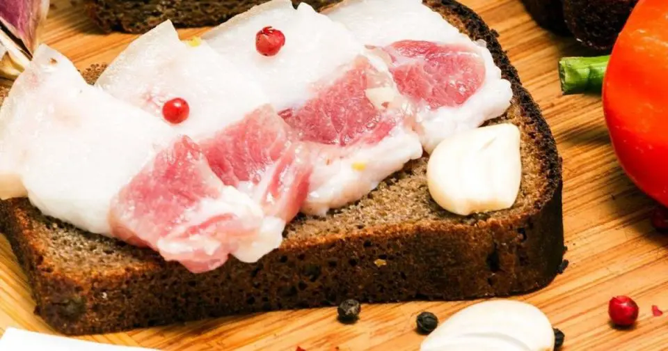 Ви зараз переглядаєте Сало чи масло: який продукт містить менше холестерину